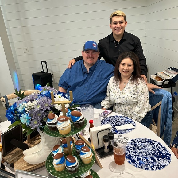 Meet your Posher, Danielle - Picture 3 of 3